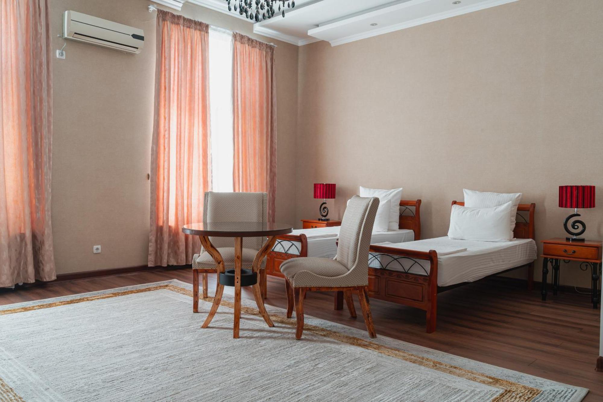 Altair Hotel Shymkent Exterior foto
