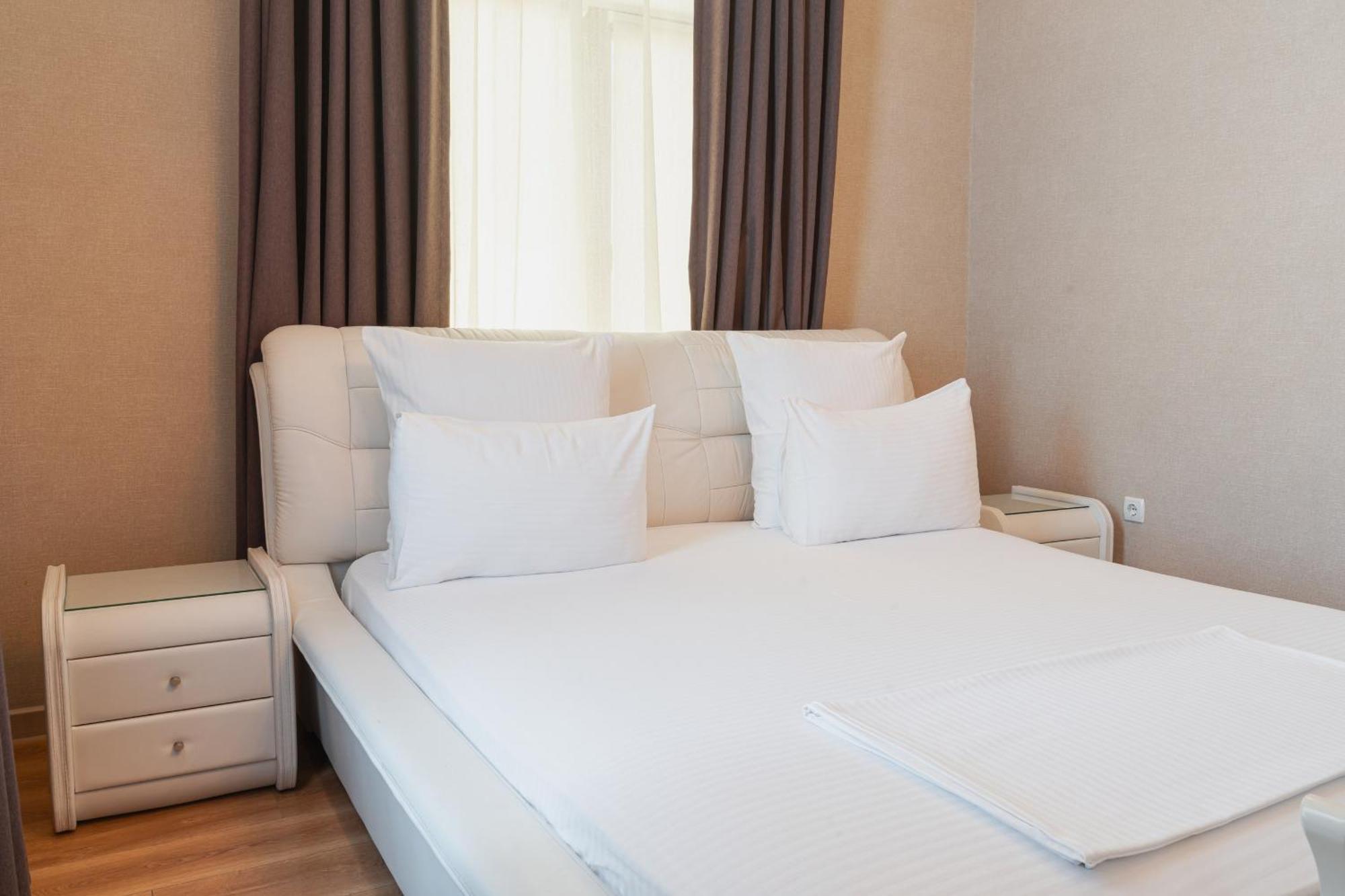 Altair Hotel Shymkent Exterior foto